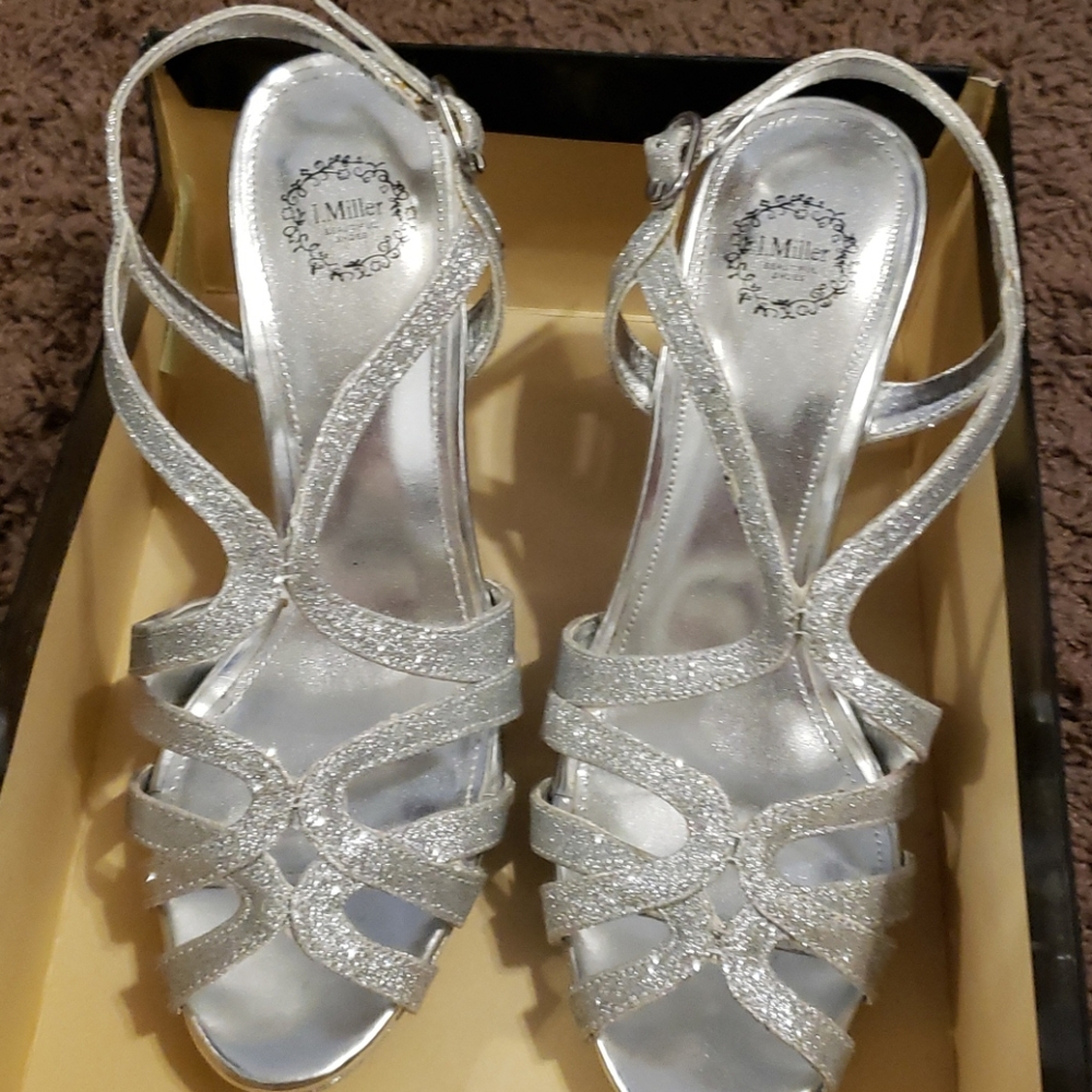 Shoes - Picture 2 of 4